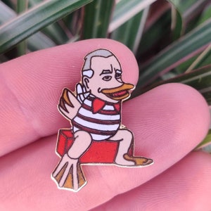 Le Bébête Show Jacques Chaban-Delmas duck vintage enamel lapel pin badge, spitting image the bebete show.