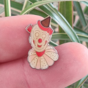 Circus Clown vintage enamel lapel pin badge.