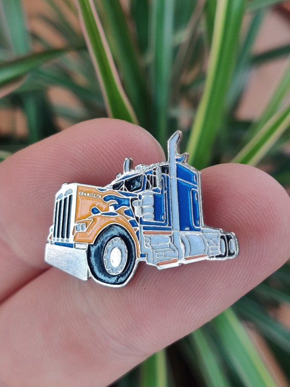 Kenworth W900B Truck vintage enamel lapel pin bad… - image 5