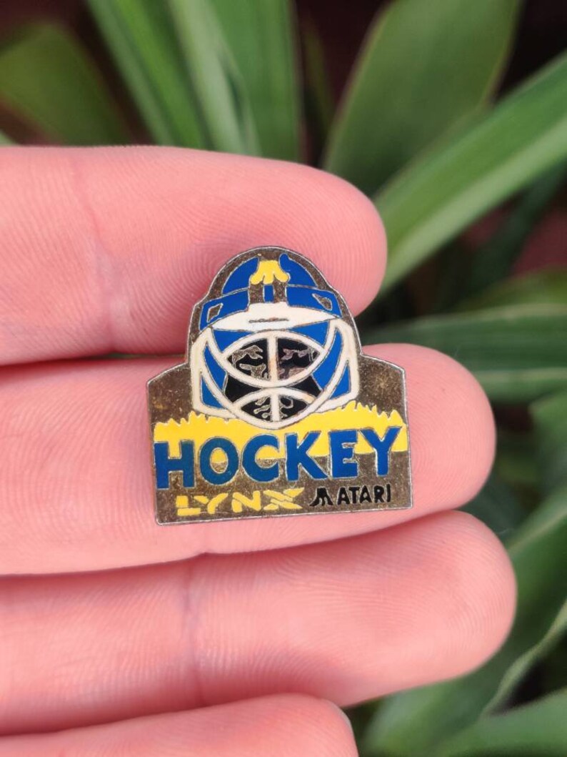 Hockey Lynx Atari vintage enamel lapel pin badge. image 5