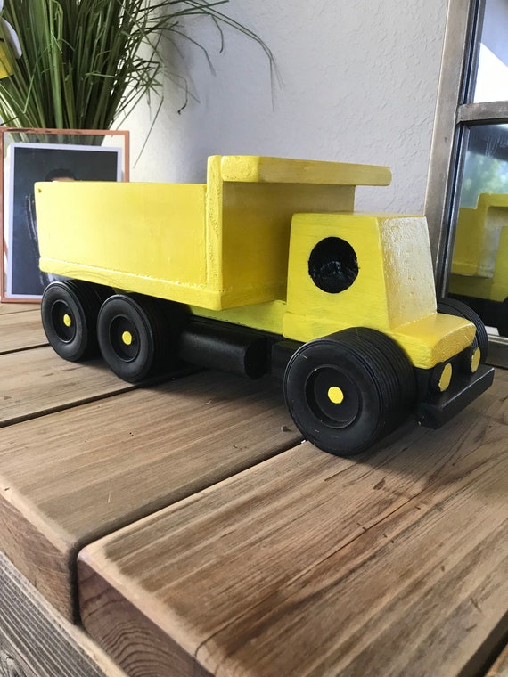 wooden dumper truck