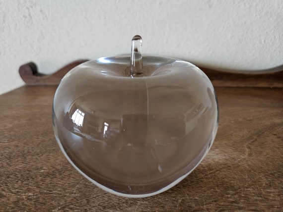 Solid Crystal Apple Paperweight Solid Crystal Apple Paperweight