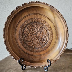 Handcarved Wooden Decrorative Plate with Floral Design
