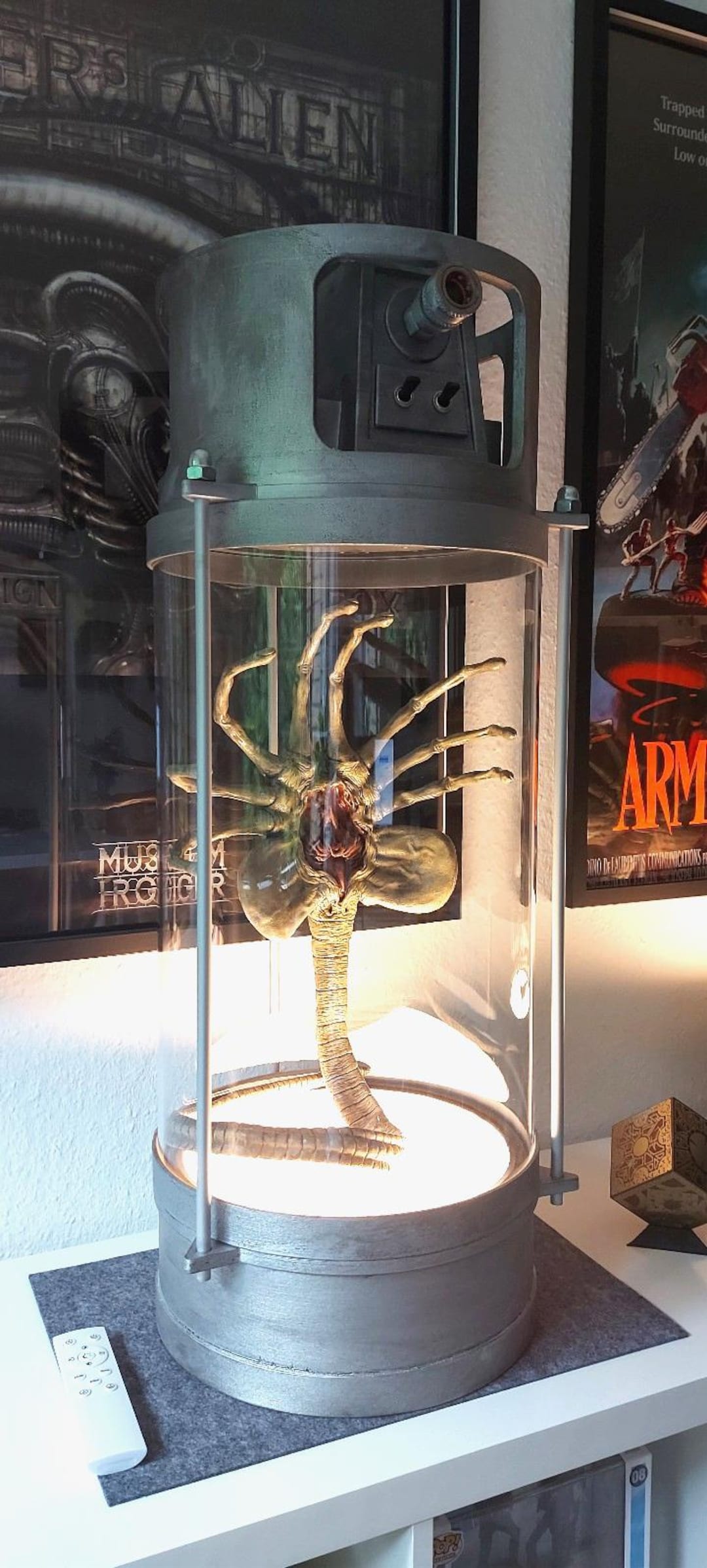 Aliens Stasis Container Tube With Facehugger Lifesize Movie Prop ...