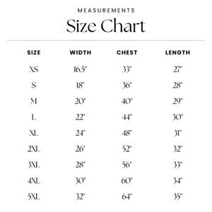 Puede incluir: Tabla de tallas para ropa con medidas en pulgadas para ancho, pecho y largo. Las tallas incluyen XS, S, M, L, XL, 2XL, 3XL, 4XL y 5XL.