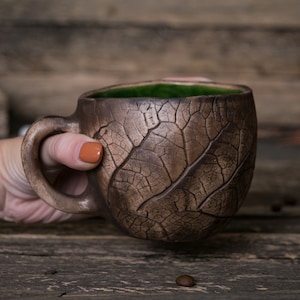 Handmade ceramic mug Pottery mug with leaf impressions, Unique leaf mug, Turquoise coffee mugs, Plant mug, Botanical mug, Nature clay mug Green