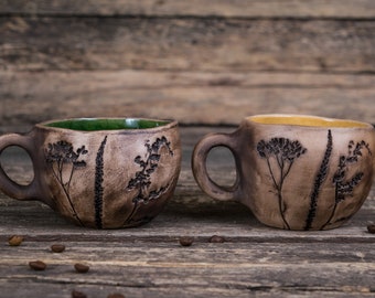 Juego de dos tazas / Tazas de café de arcilla, Tazas de cerámica hechas a mano, Tazas de café únicas, Tazas de cerámica botánica, Taza de cerámica natural, Regalo para ella