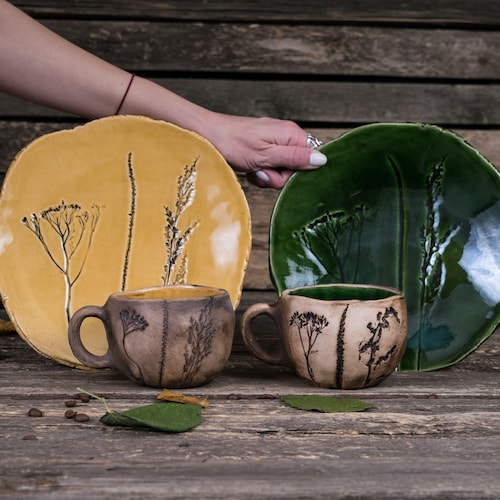 葉模様の陶器カップ 2個セット 葉の模様が入った陶器のマグカップ 2 個