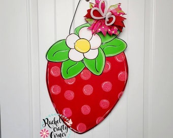 Letrero colgante para puerta de estilo rústico con diseño de fresas, lunares y flores