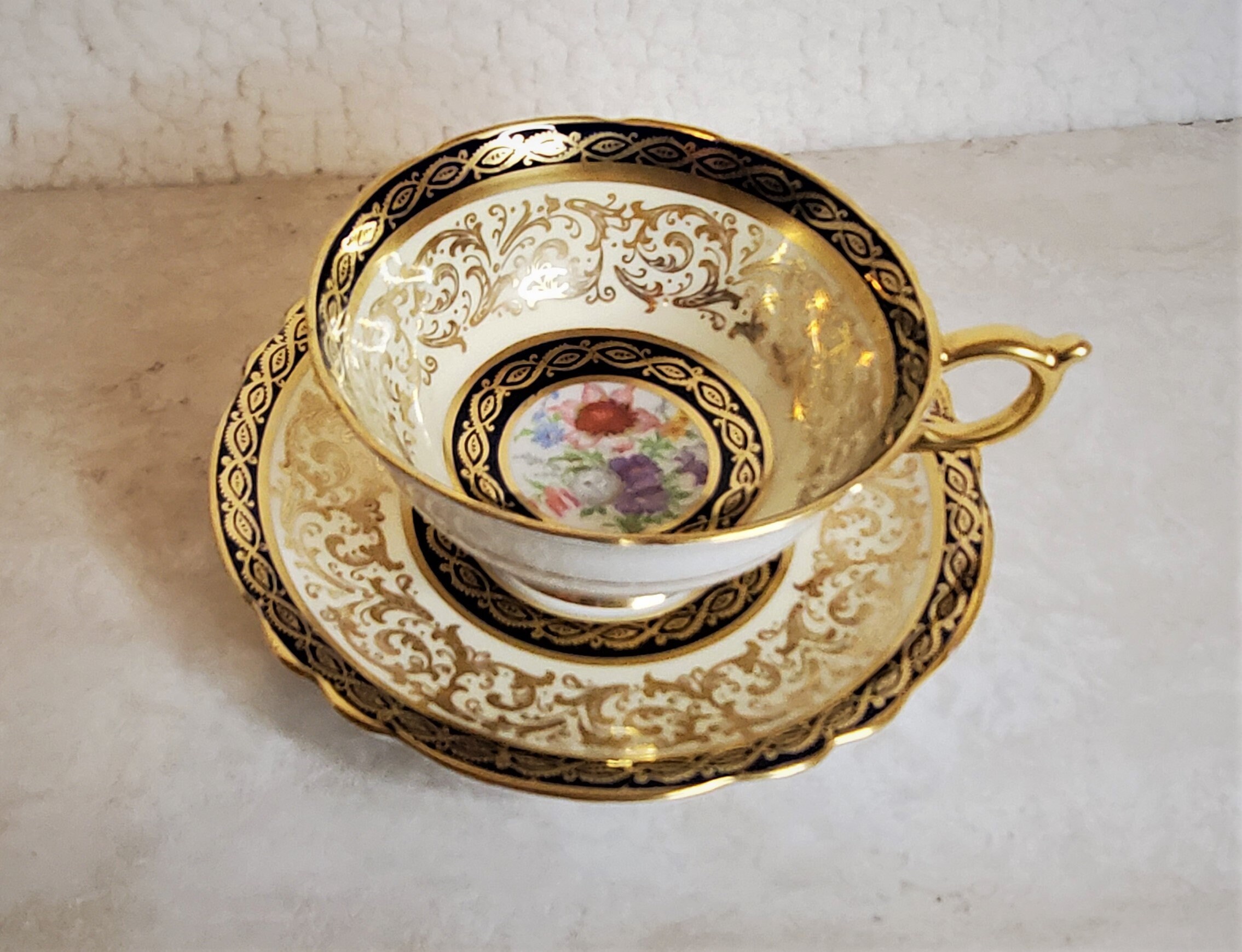 Paragon Bone China Tea Cup and Saucer por cita a HM The Queen Etsy
