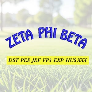 Può includere: Un disegno per ricamo che presenta il testo blu ZETA PHI BETA in un carattere curvo. Sotto, un banner rettangolare giallo mostra il testo nero DST PES JEF VP3 EXP HUS XXX, che rappresenta vari formati di file per ricamo digitale.