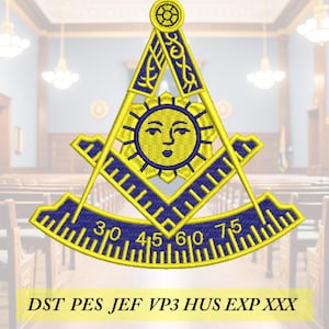 Könnte beinhalten: Gesticktes Emblem mit einer gelben Sonne mit Gesicht in der Mitte, umgeben von blauen und gelben geometrischen Formen. Das Design enthält ein winkelmesserartiges Element mit Messungen. Der Text "DST PES JEF VP3 HUS EXP XXX" befindet sich unten.