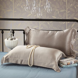 100% Pure Silk Pillowcase – hypoallergenic, anti-wrinkle effect ( Queen Standard 50x75 cm, Caramel)