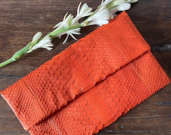 Clutch naranja tipo sobre de piel de pitón auténtica / Bolsos de piel exótica / Monedero pequeño y elegante hecho a mano / Clutch de noche plano y elegante / Bolso de piel de serpiente