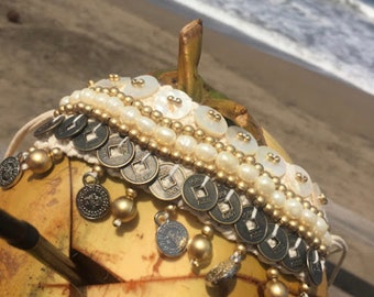 SALE【AMI】オープンカフ ポリッシュブレスレット Boho Hippie Coachella Pearl Chinese Coin Bracelet | Macrame