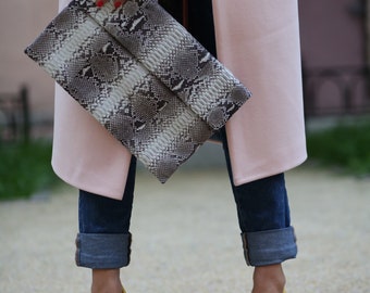 Äkta grå kuvertväska i pytonhud | Väskor i pytonhud | Exotiska läderväskor | Macbook Air-fodral | Laptopfodral i läder | Vikt kuvertväska
