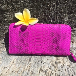 Cartera de piel auténtica de pitón color fucsia brillante, cartera de mujer, cartera de piel para dama, cartera clásica con cremallera, cartera de diseño hecha a mano, cartera para dinero
