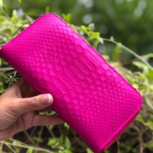 Cartera de piel auténtica de pitón color fucsia brillante, cartera de mujer, cartera de piel para dama, cartera clásica con cremallera, cartera de diseño hecha a mano, cartera para dinero