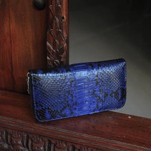 Cartera de piel auténtica de pitón color azul eléctrico con motivo, cartera de mujer, cartera de piel para dama, cartera clásica con cremallera, cartera de diseñador hecha a mano