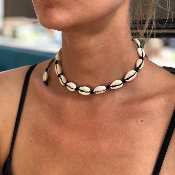 Shell choker necklace, cowrie chocker, black shell adjustable necklace choker, shell jewerly, boho jewelry, coachella style jewelry necklace
