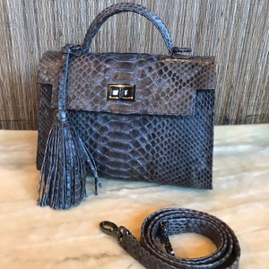 Donkergrijze stijlvolle tas van echt pythonleer met handvat aan de bovenkant | exotische leren tassen | Elegante damesportemonnee | tas van slangenleer | designer leren tas