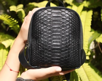 Petit mini sac à dos en peau de python véritable | Petit sac à dos noir | Sac à dos de créateur | Sac à dos en cuir pour femme | Petit sac en cuir pour enfants Chick