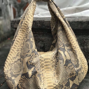 Borsa da donna sportiva di classe grande morbida Hobo / borsetta in vera pelle di pitone / prodotti in pelle di pitone / borsa morbida di design in pelle beige grande serpente immagine 1