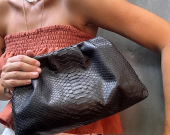 Echte schwarze Beuteltasche aus Pythonleder | exotische Ledertaschen | weiche Clutch mittelgroß | Schlange Designertasche | Geschenk für Ihn edler Geldbeutel
