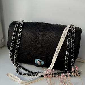 Echte Pythonleder Maxi Crossbody Tasche Schwarze Farbe groß, Sommer große Ketten Crossbody, elegante edle Schlangenleder Crossbody Bag echtes Leder