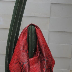 Bolso grande y suave estilo hobo deportivo elegante para mujer / Cartera de piel de pitón genuina / Productos de piel de pitón / Bolso grande y elegante de piel de serpiente de color rojo