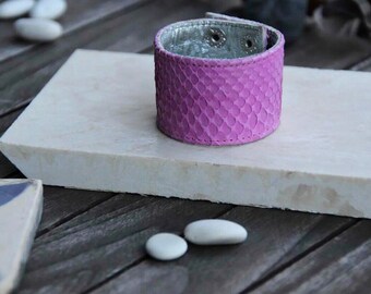 Rosa Echt-Python-Haut Armband | Breites Frauen Lederarmband | Geknöpft flach Frauen Armband | Accessoires für den Sommer | Schlangenarmband