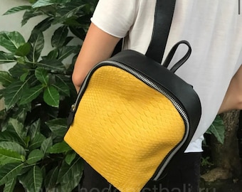 Kleiner Rucksack aus echter Python-Haut | Lederrucksack Gelb | kleiner Designer Rucksack | Exotische Ledertaschen | Frauen handgemachte Taschen