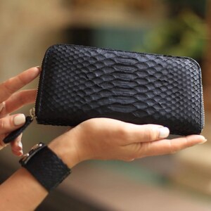 ENVÍO RÁPIDO Cartera de piel de pitón auténtica negra / Cartera de piel exótica / Cartera unisex / Cartera grande / Cartera de cuero para hombre / / Cartera hecha a mano