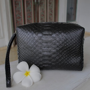 Trousse à maquillage noire en peau de python véritable | trousse de voyage | petit sac à main en cuir | idée cadeau | petit sac à cosmétiques unisexe en peau de serpent fait main