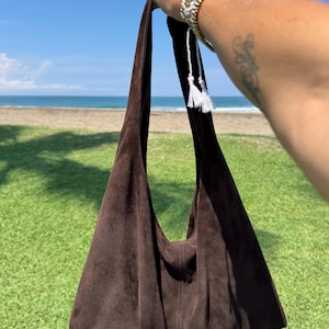 Sac de sport élégant marron Hobo moyen pour femme | Porte-monnaie en daim d'agneau véritable |  Sac de sport doux et élégant en cuir pour tous les jours