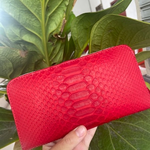 ENVÍO RÁPIDO Cartera unisex Feng Shui de piel de pitón roja genuina / Cartera de cuero roja hecha a mano / Accesorios de serpiente Cartera de mujer de cuero exótico