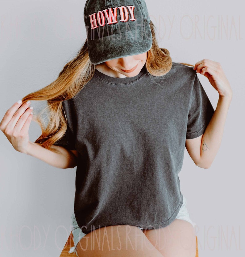Comfort Colors Cropped T-Shirt, Garment-Dyed Soft Cotton Boxy Crop Tee 3023 Pepper