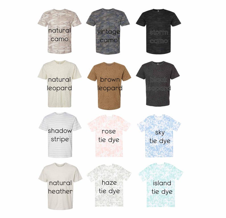 K&ouml;nnte beinhalten: Eine Sammlung von T-Shirts mit kurzen &Auml;rmeln in verschiedenen Farben und Mustern. Designs umfassen Camouflage, Leopardenmuster, Tie-Dye und Streifen. Jedes Shirt hat eine einzigartige Farbe und den Namen des Designs aufgedruckt.