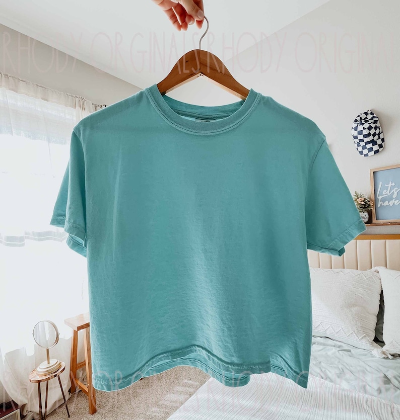 Comfort Colors Cropped T-Shirt, Garment-Dyed Soft Cotton Boxy Crop Tee 3023 Chalky Mint