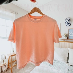 Comfort Colors Cropped T-Shirt, Garment-Dyed Soft Cotton Boxy Crop Tee 3023 Peachy