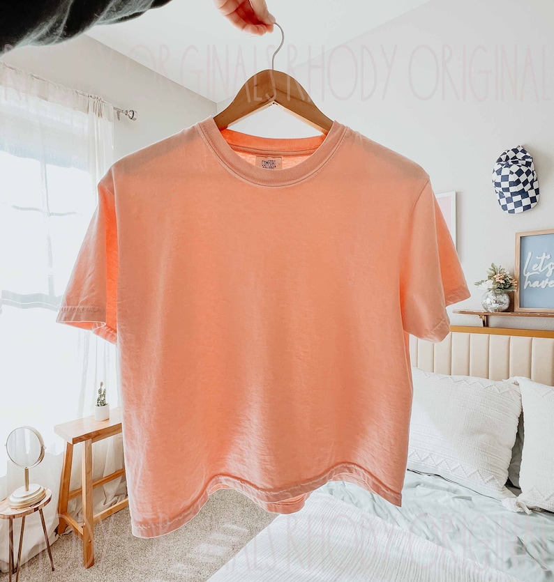 Comfort Colors Cropped T-Shirt, Garment-Dyed Soft Cotton Boxy Crop Tee 3023 Peachy