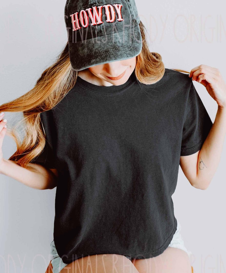 Comfort Colors Cropped T-Shirt, Garment-Dyed Soft Cotton Boxy Crop Tee 3023 Black