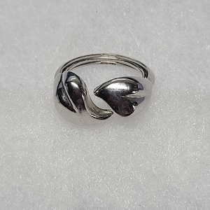 Vintage Lily Leaves Ring - Avon- Silver - Adjustable