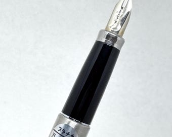 Platinum Belage Stainless Armor PMB-5000 fountain pen, solid 14K white gold, fine nib, pristine NOS. 1980s.