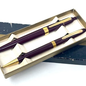Eversharp restored vintage pen and pencil set, Dubonnet with gold plated trim, in box. Made between 1949 and 1952.