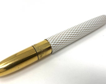 Bolígrafo Eversharp-Parker Tiara, capuchón festoneado blanco, restaurado. Fabricado entre finales de los años 1950 y 1960.