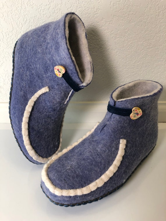 Kids purple felt slippers