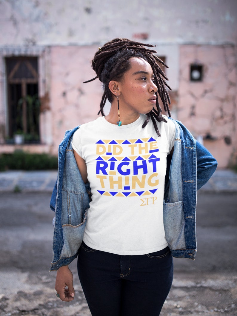 May include: White t-shirt with a blue and gold design that says "Did the Right Thing" and "&Sigma;&Gamma;&Rho;".