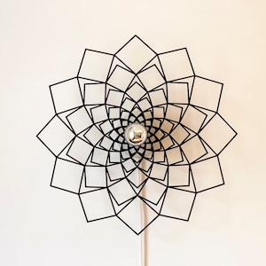 Wandlamp silhouet - bloem #3 - houten lampenkap schaduwlamp - plafondlamp - mandala diamant