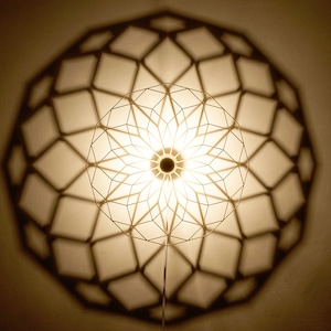 Wandlamp silhouet heilige geometrie Torus Vortex - houten lampenkap - schaduw plafondlamp Mandala